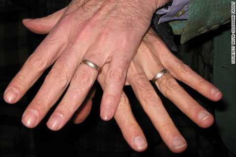 wpid-130116115247-male-hands-rings-phone-gallery.jpeg