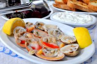 fresh-clams-served-lemon-26497119.jpg