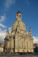 800px-100130_150006_Dresden_Frauenkirche_winter_blue_sky-2.jpg