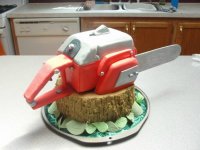 8040270uvU_chainsaw-cake_900.jpg