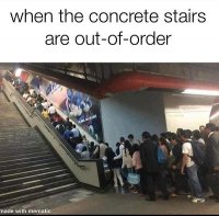 crowded escaltor.jpg