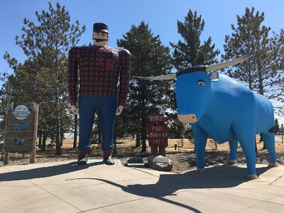 1200px-Paul_Bunyan_and_Babe_the_Blue_Ox.jpg