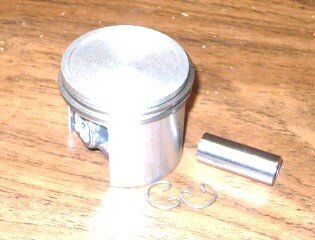 Solo 667 piston used for rebuild.jpg