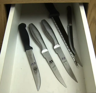 Screenshot 2023-11-14 at 18-24-35 The_Sharpest_Knives_In_The_Drawer.webp (WEBP Image 471 × 463...png