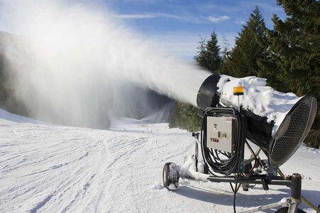 SnowMakingSkiResort3.jpg