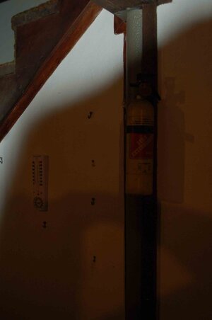 fire extingusiher basemanet.jpg