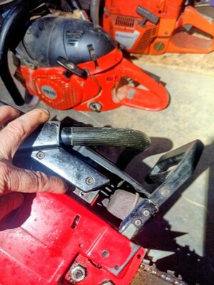 Jonsered 920 missing screw.jpg