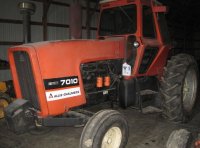 JD 8320 Tractor Sold on Illinois Auction Just Off Record ___(1).jpg