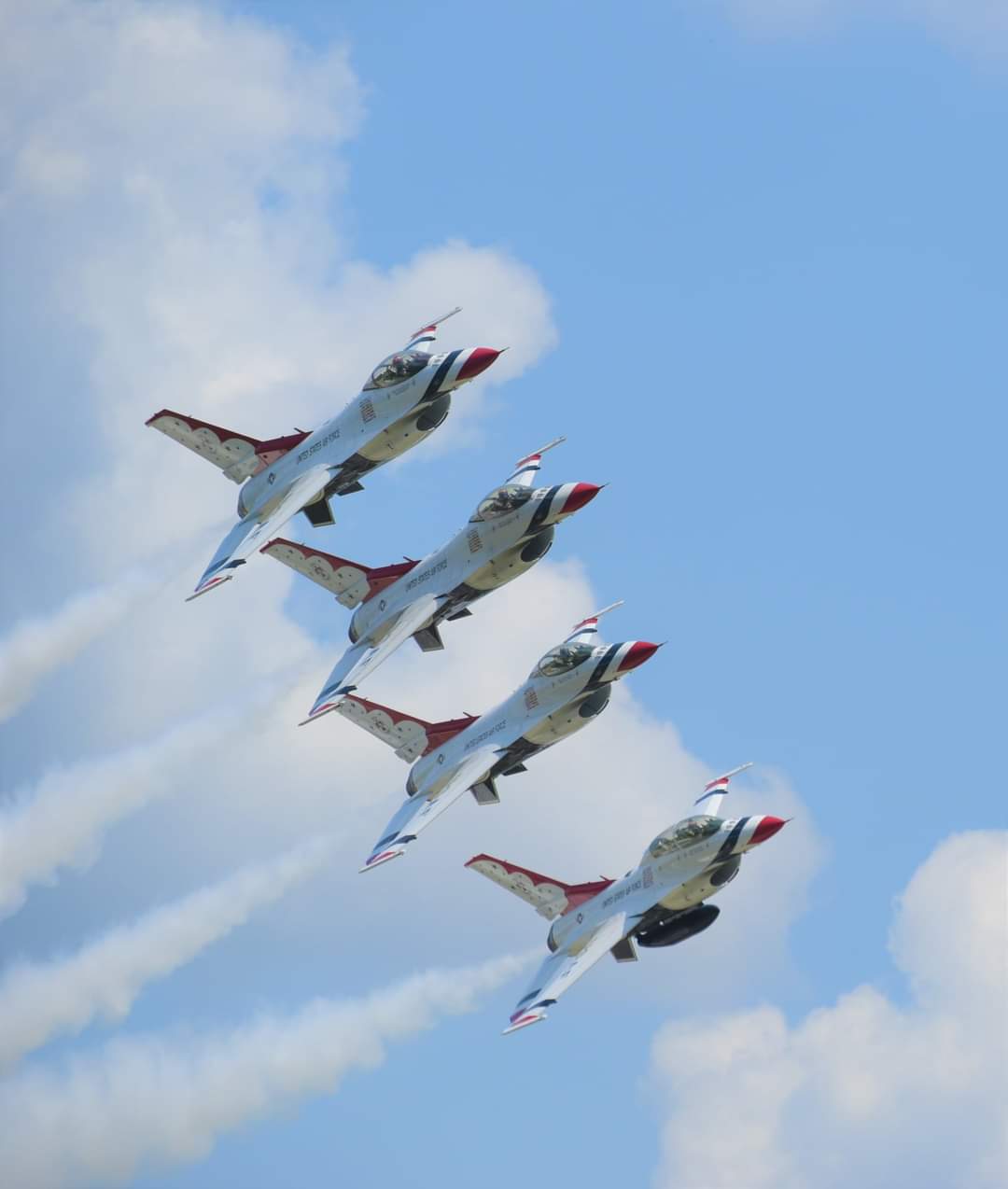 ec2e417594f16d2b2b761402e09c5c7e.jpg