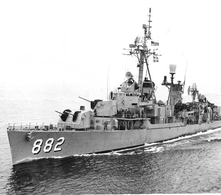 USS_Furse_%28DDR-882%29_underway_at_sea%2C_circa_in_the_late_1950s.jpg