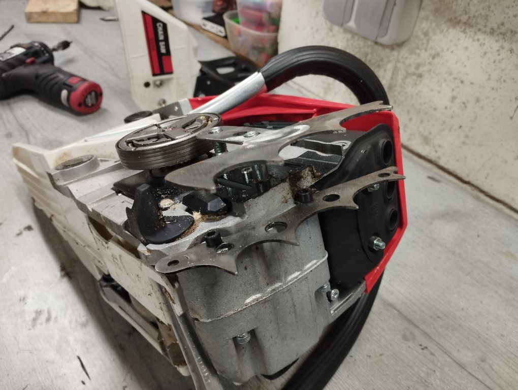 Tuning_52cc_Kettensaege_China_Weiss_Rot_Chainsaw_5200_noname_Baumkrallen_felling_hounds_16.jpg